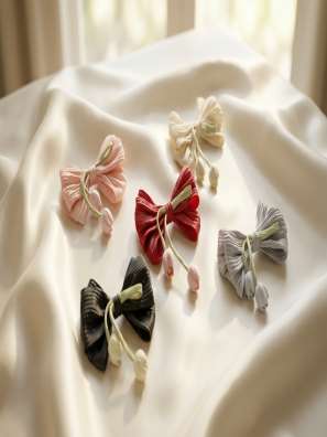 Bow clips with ribbon tails (design 3)