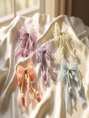 Long ribbon bow clips